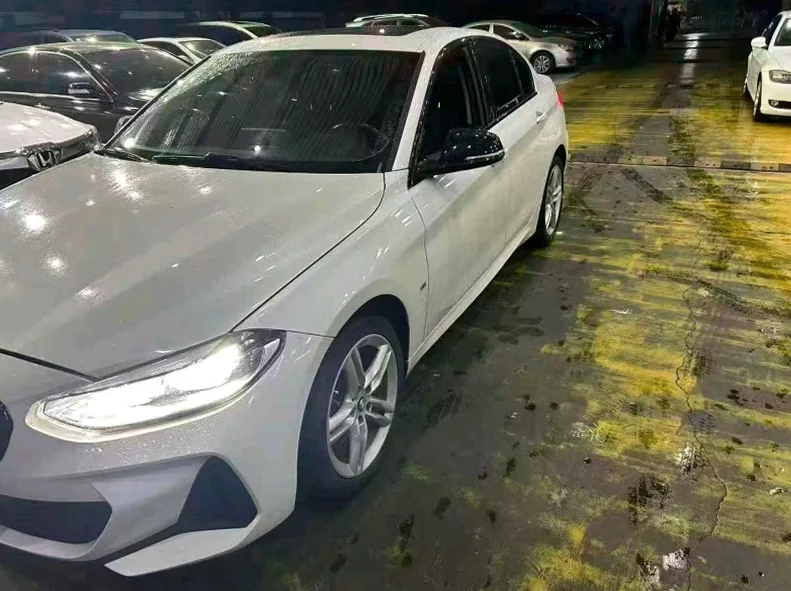 宝马1系 后面外观一