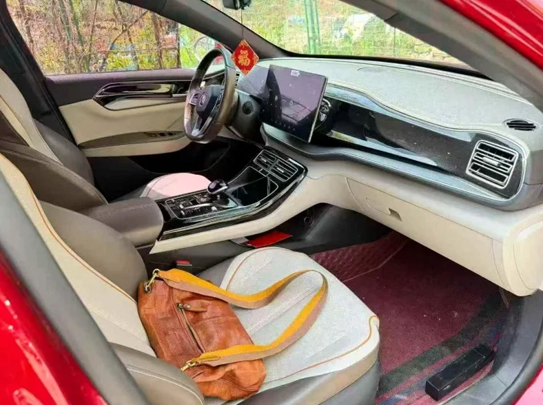 比亚迪秦 正面外观三