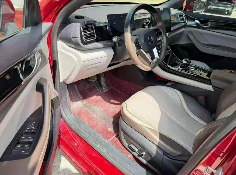 比亚迪秦 后面外观一