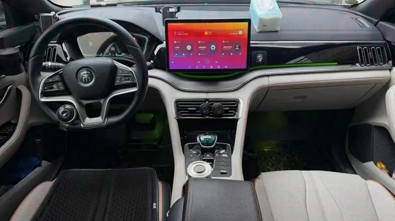 比亚迪宋 后面外观一