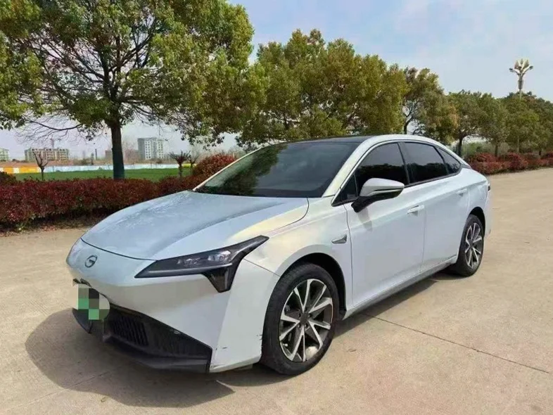 传祺埃安S 正面外观二