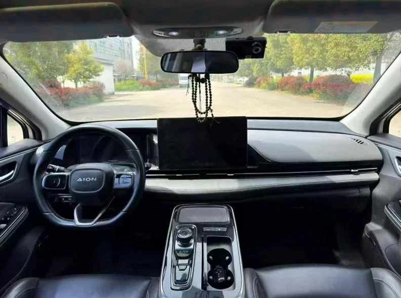 传祺埃安S 内饰前排