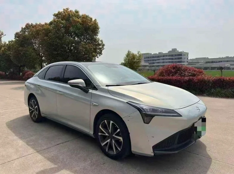 传祺埃安S 正面外观三