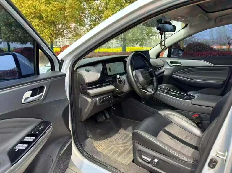 传祺埃安S 后面外观一