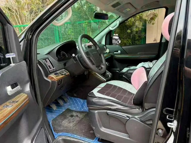 东风菱智 后面外观一