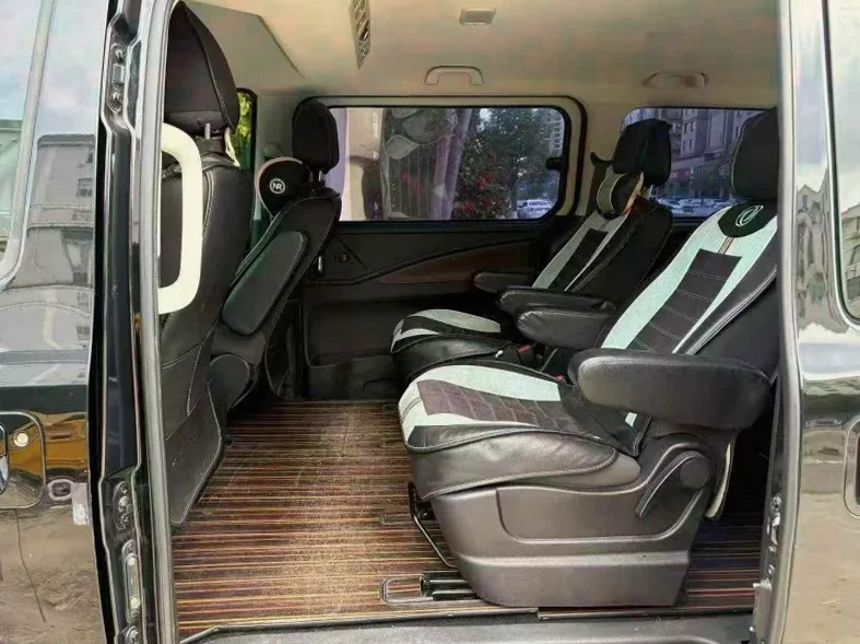 东风菱智 后面外观二