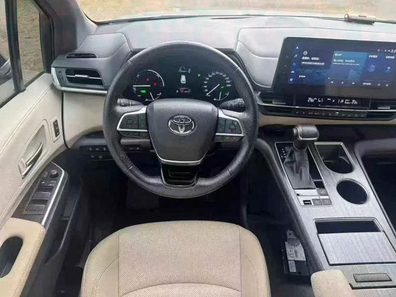 丰田格瑞维亚 后面外观一