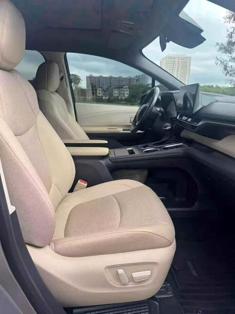 丰田格瑞维亚 后面外观三