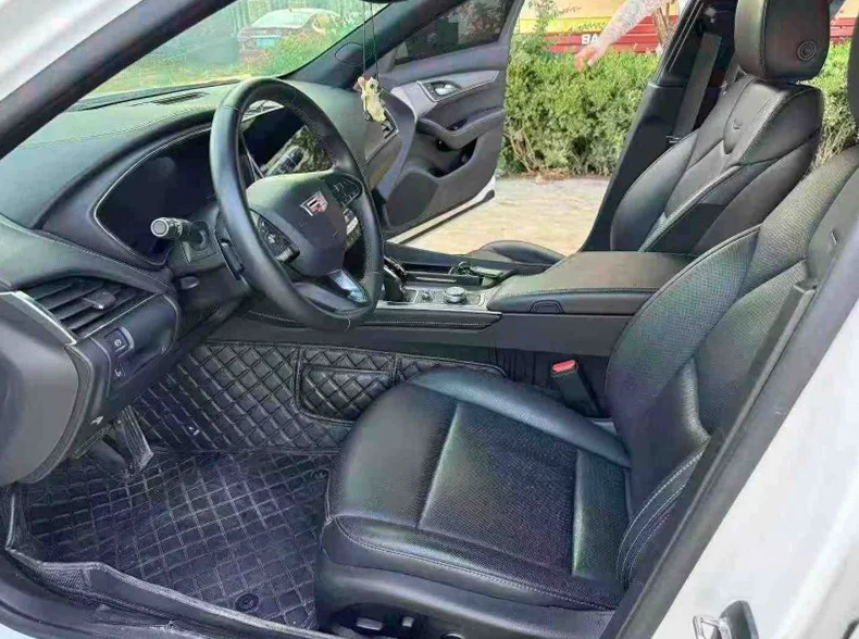 凯迪拉克CT5 后面外观一