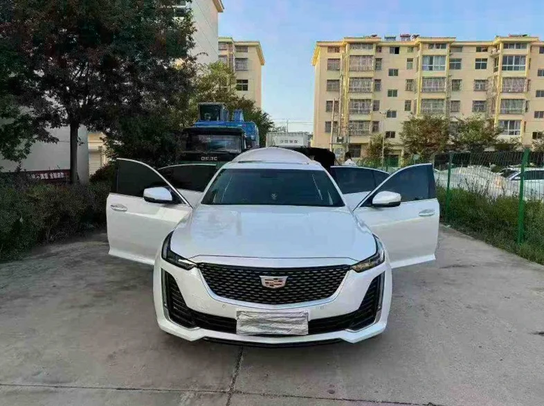 凯迪拉克CT5 内饰前排