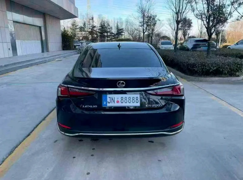 雷克萨斯ES 驾驶室