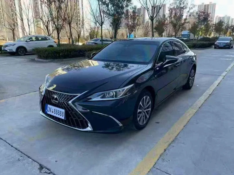 雷克萨斯ES 正面外观二