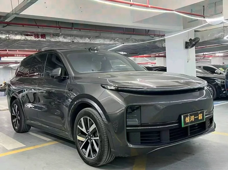 理想L8 正面外观三