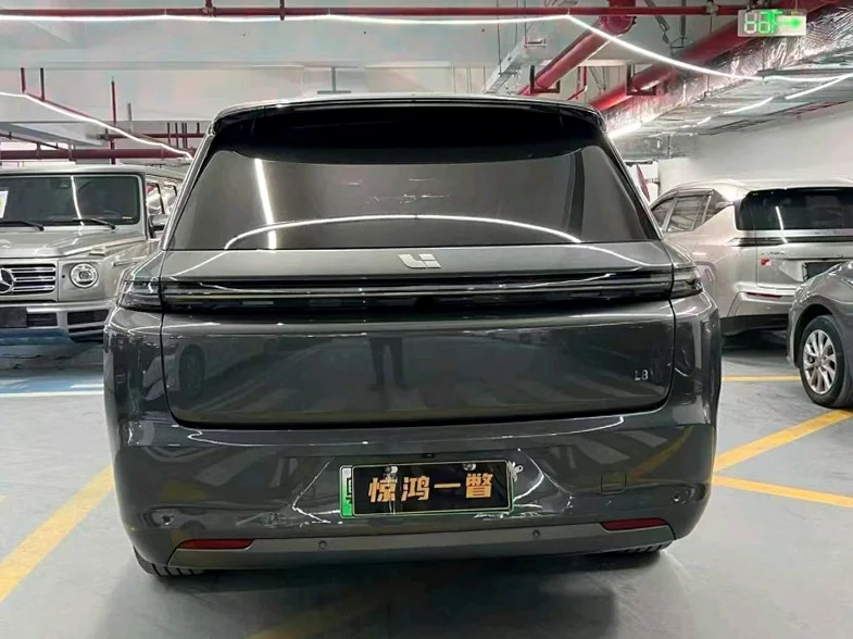 理想L8 内饰前排