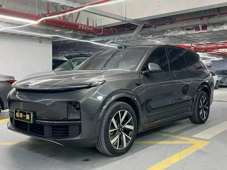 理想L8 正面外观二