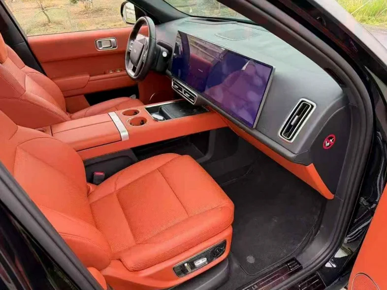 理想L8 后面外观一