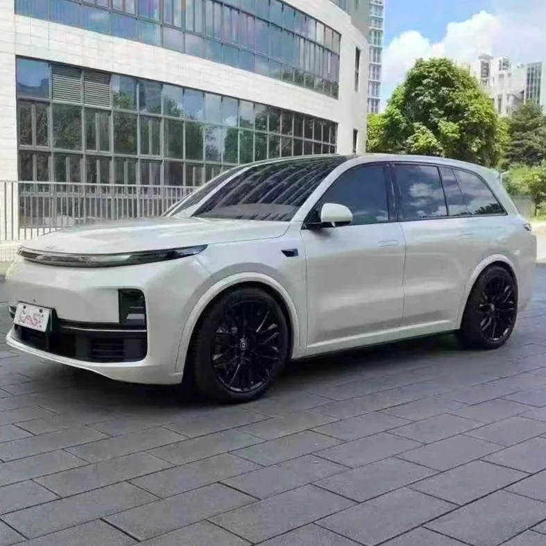 理想L8 正面外观三