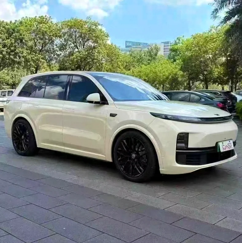 理想L8 正面外观二