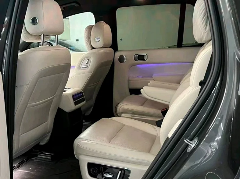 理想L8 后面外观二