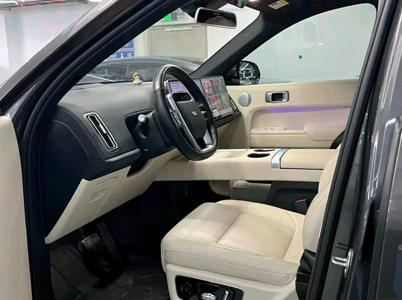 理想L8 后面外观一