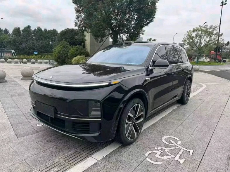 理想L9 正面外观二