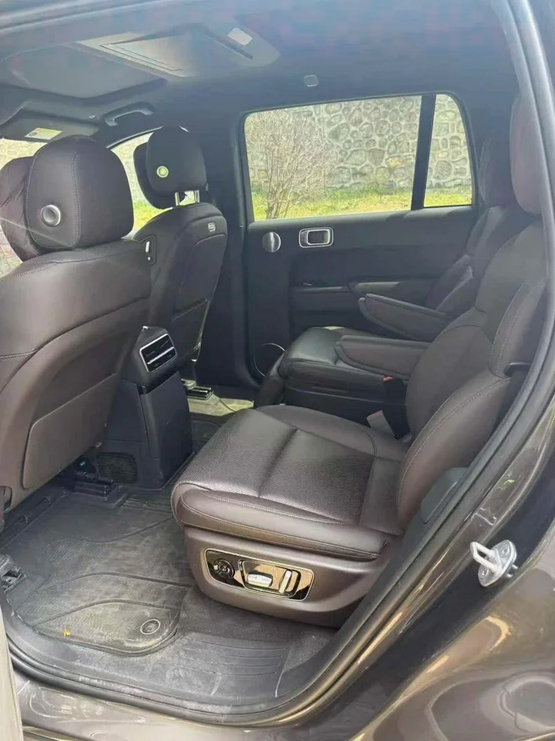 理想L9 后面外观二