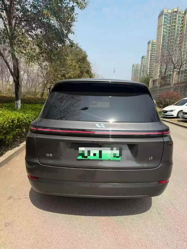 理想L9 内饰前排