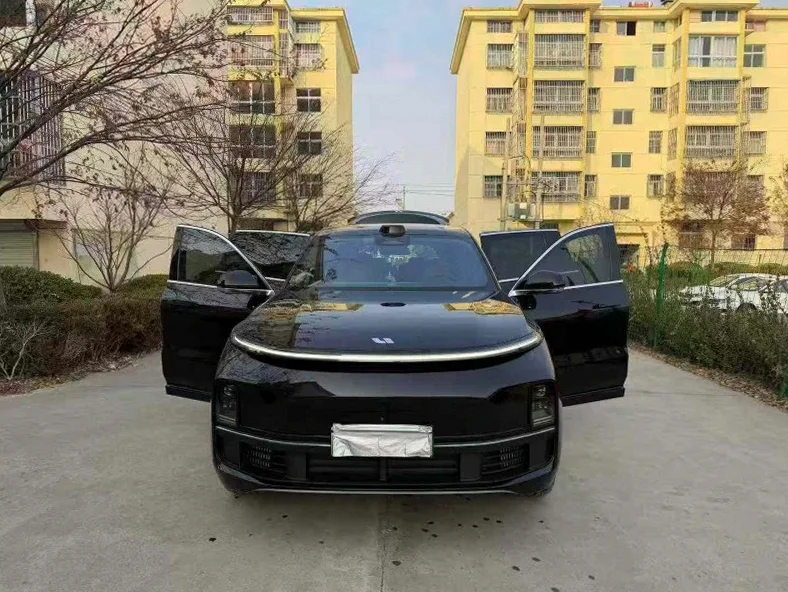 理想L9 内饰前排