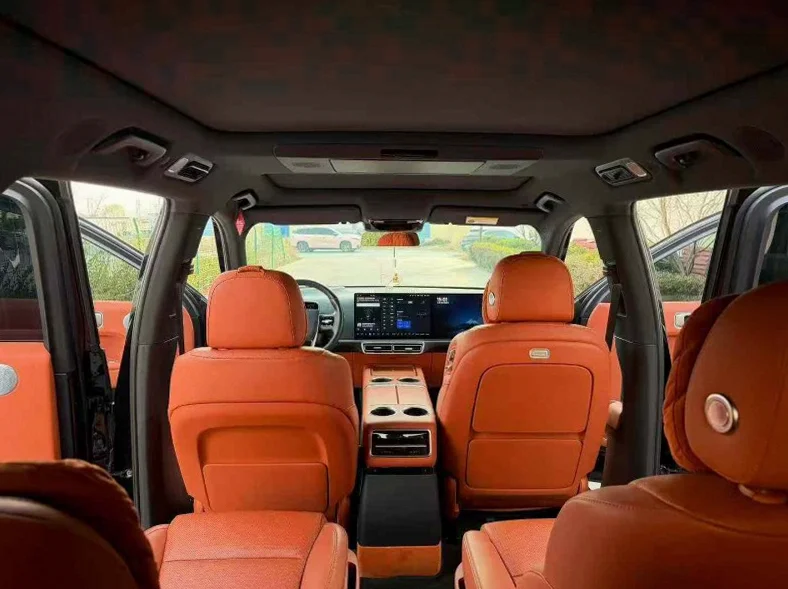 理想L9 内饰后排