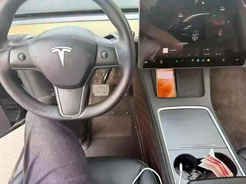 特斯拉MODEL 后面外观三