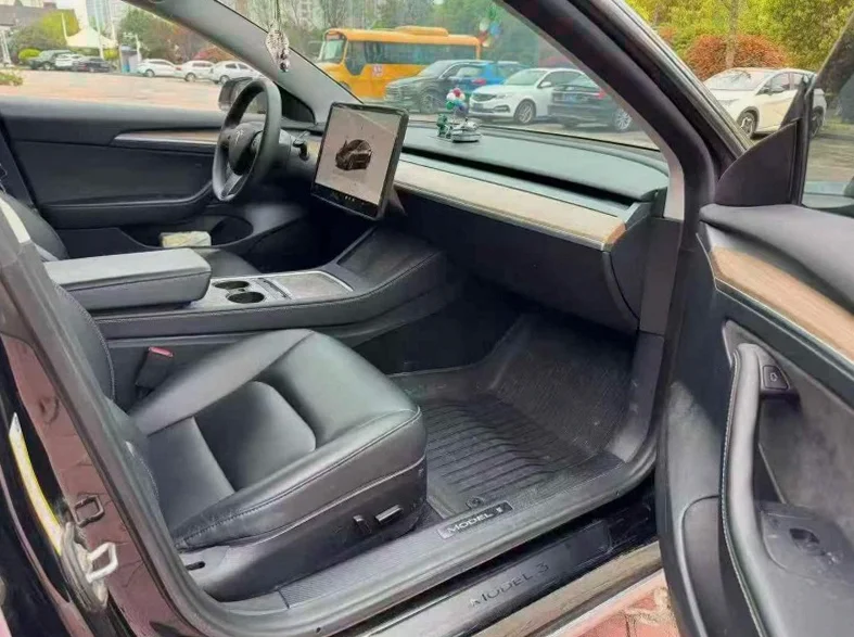 特斯拉MODEL 后面外观一