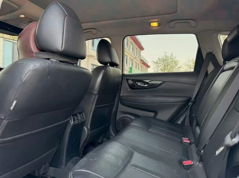 日产奇骏 后面外观三