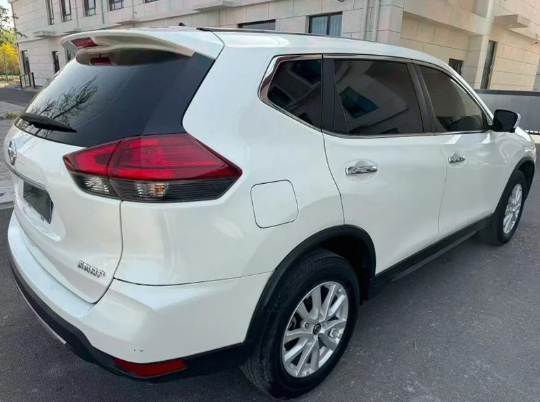 日产奇骏 内饰前排