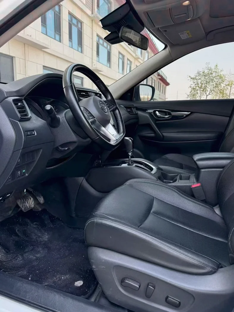 日产奇骏 后面外观一