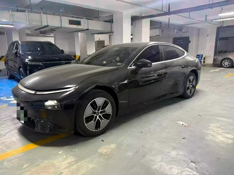 小鹏汽车p7 正面外观二