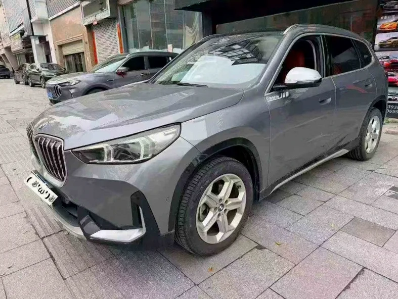 X1宝马 正面外观三