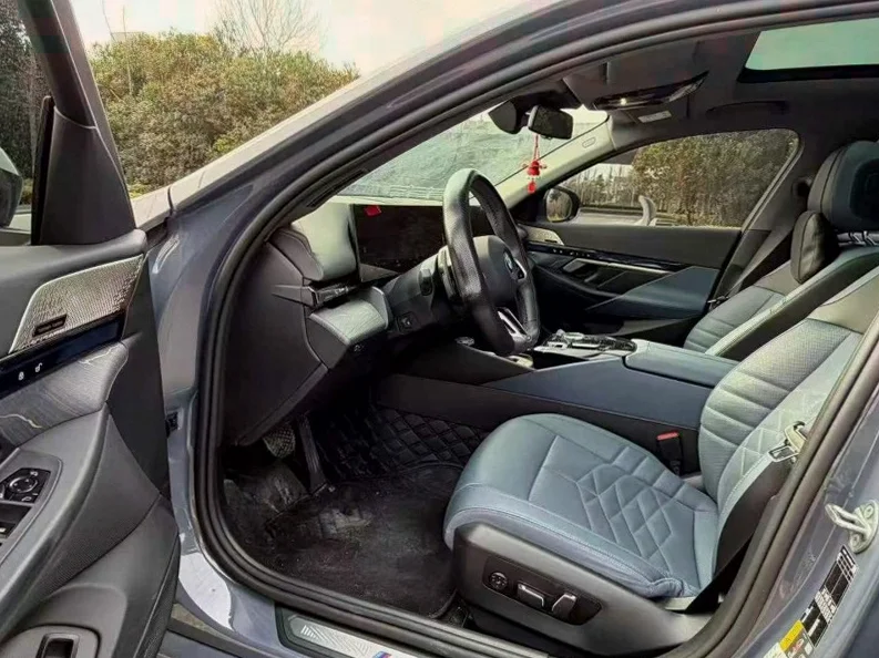 宝马I5 后面外观二