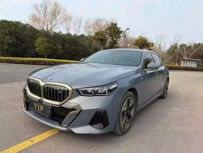 宝马I5 正面外观二