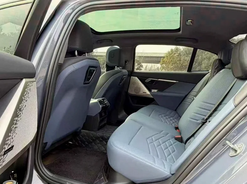 宝马I5 后面外观三