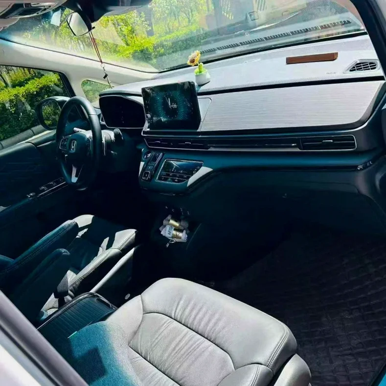 本田艾力绅 内饰前排