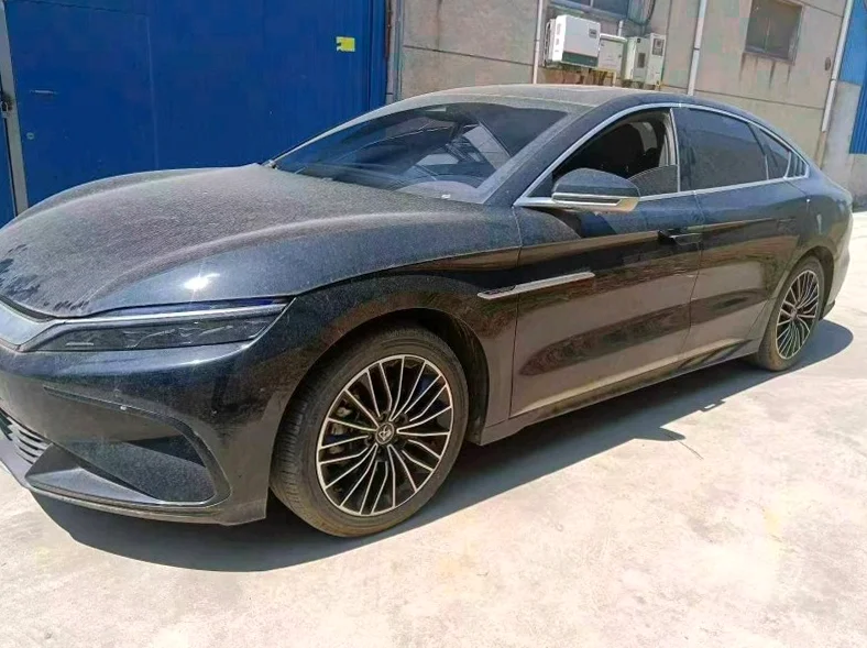 比亚迪汉 正面外观三