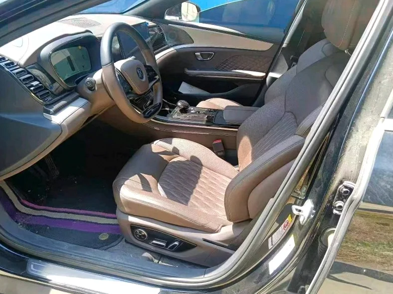 比亚迪汉 后面外观一