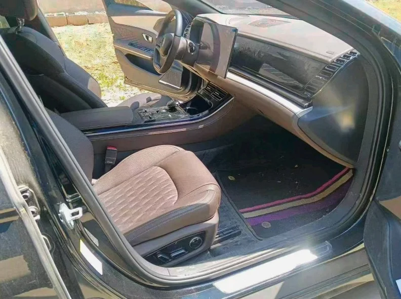 比亚迪汉 内饰后排