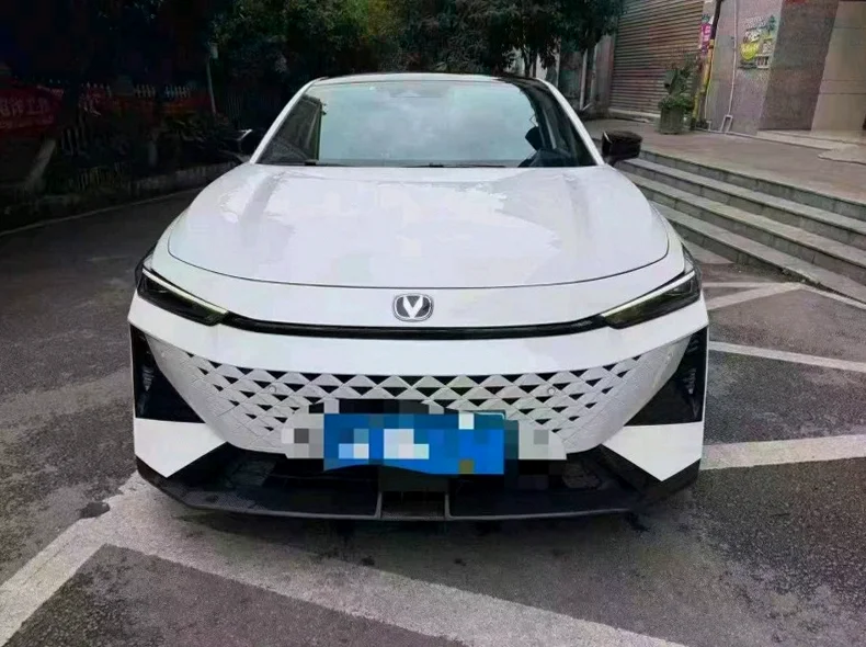 24年长安UNI-V顶配带电尾门带尾翼