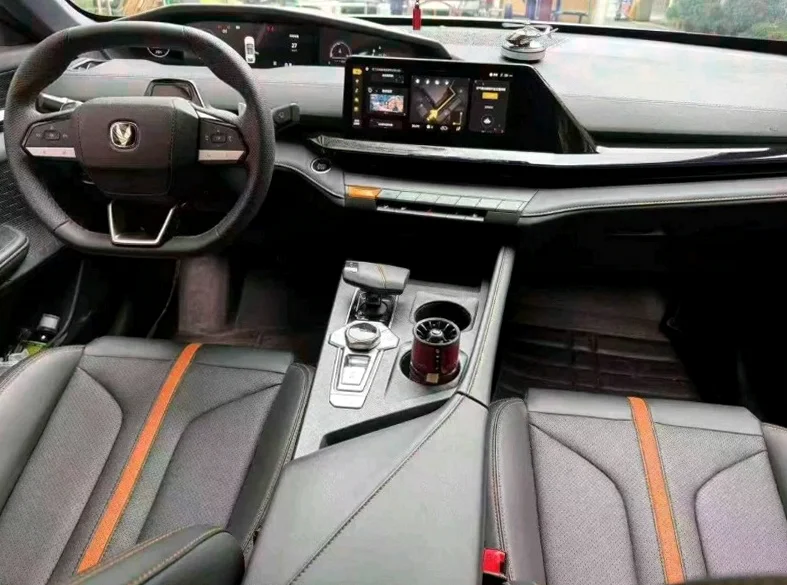 长安汽车UNI 驾驶室