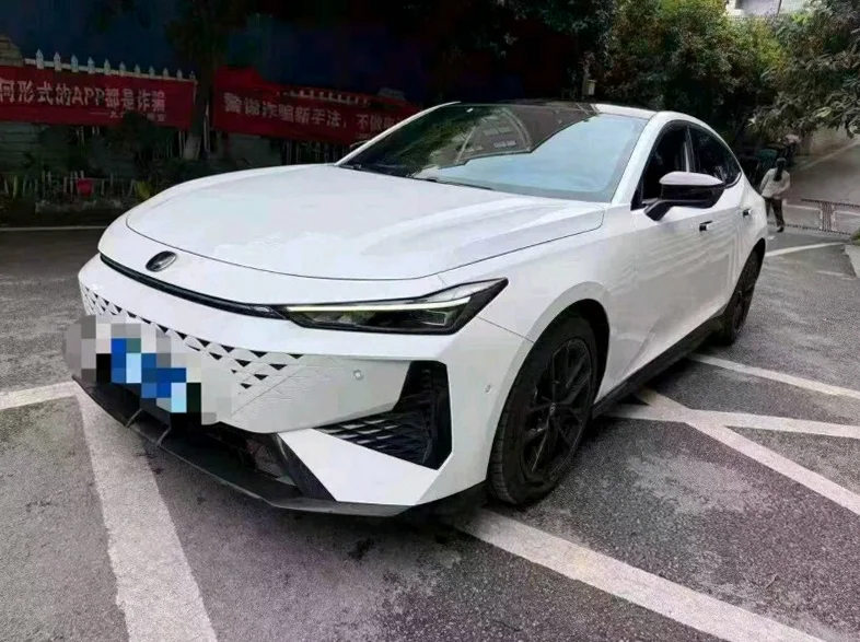 长安汽车UNI 正面外观二