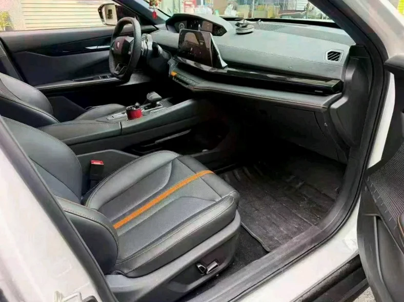 长安汽车UNI 后面外观一