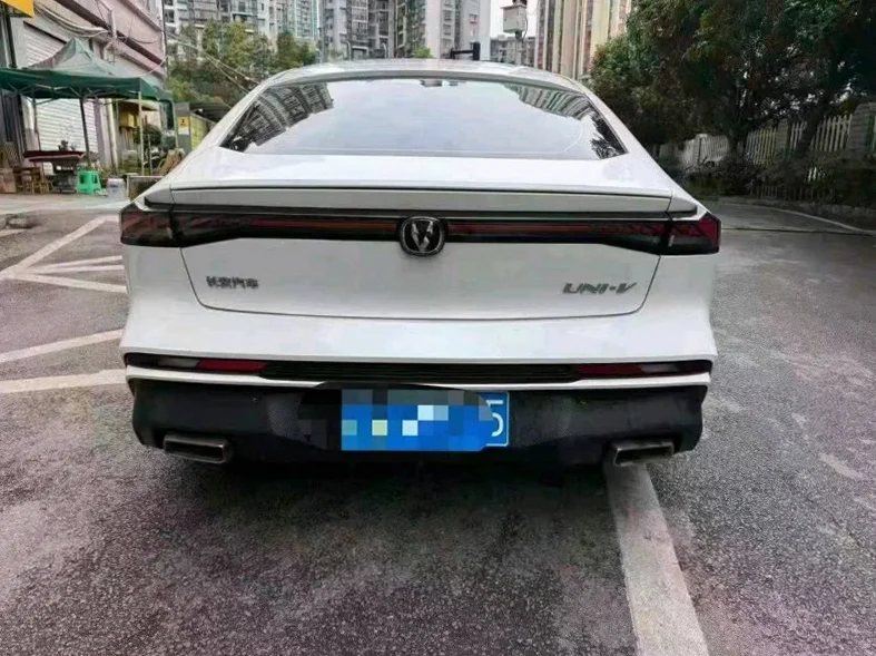 长安汽车UNI 正面外观三