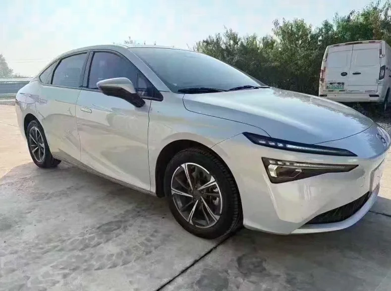 传祺埃安S 正面外观二