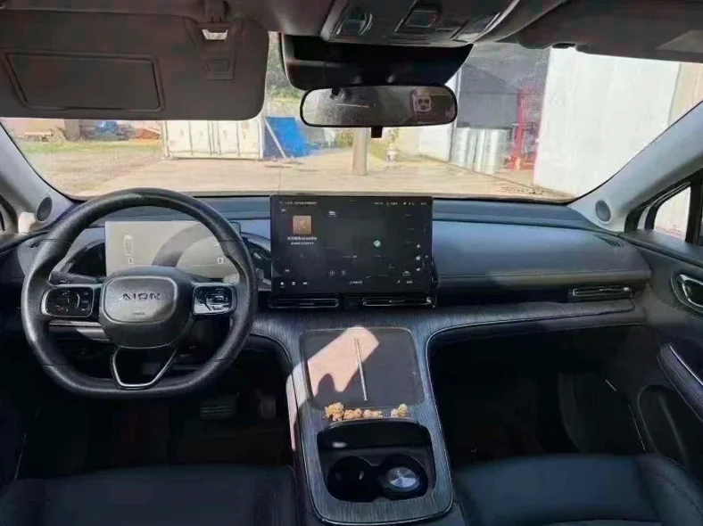 传祺埃安S 内饰前排